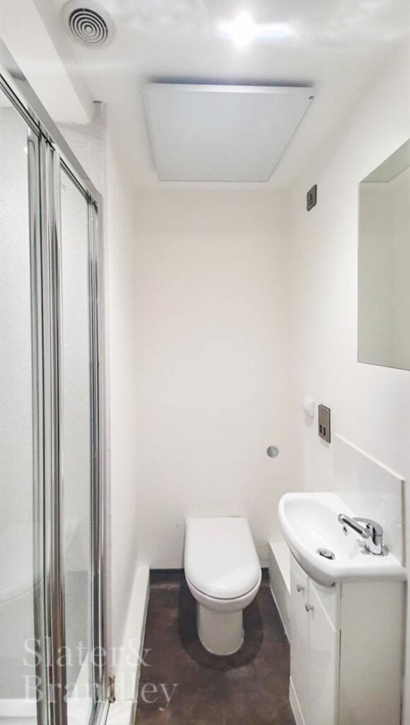 Flat 4 Bathroom 1