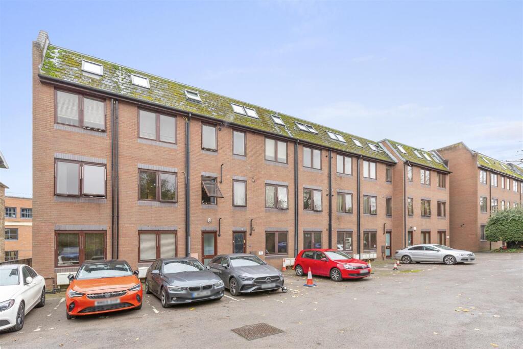 Flat 8, Buckingham Place, Bellfield Rd, HP13 5HW-1