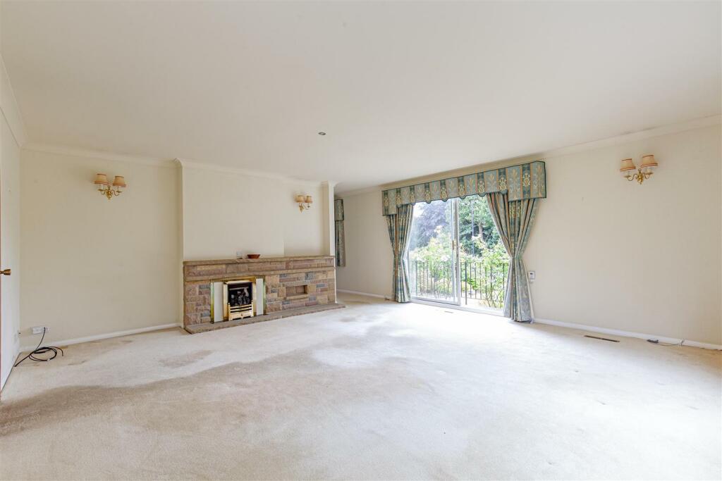 Reception Room-3.jpg