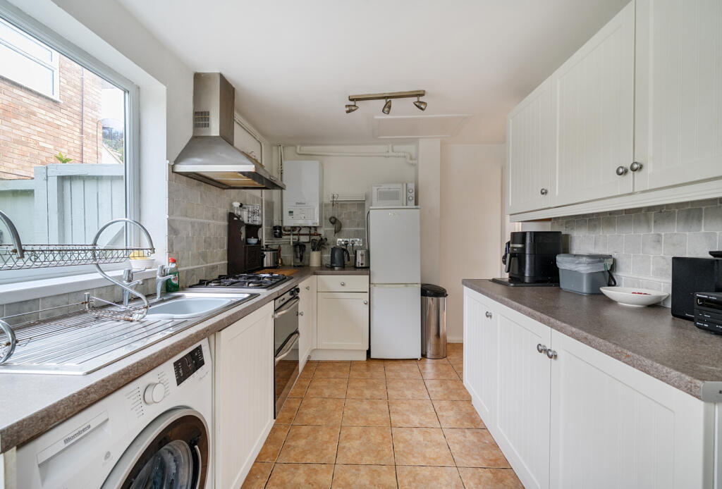 1370017-7-68f8f73...