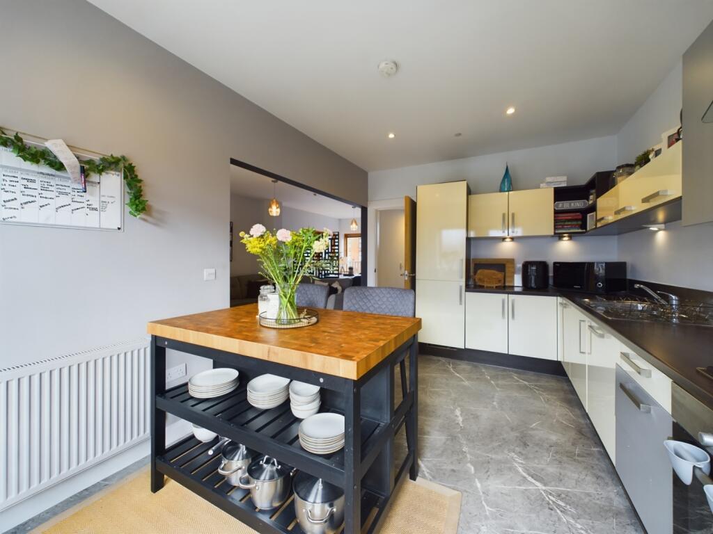 CAM01966G0-PR0296-STILL013