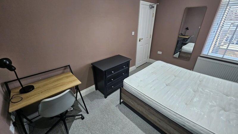 A cozy double bedroom featuring a comfortable b...