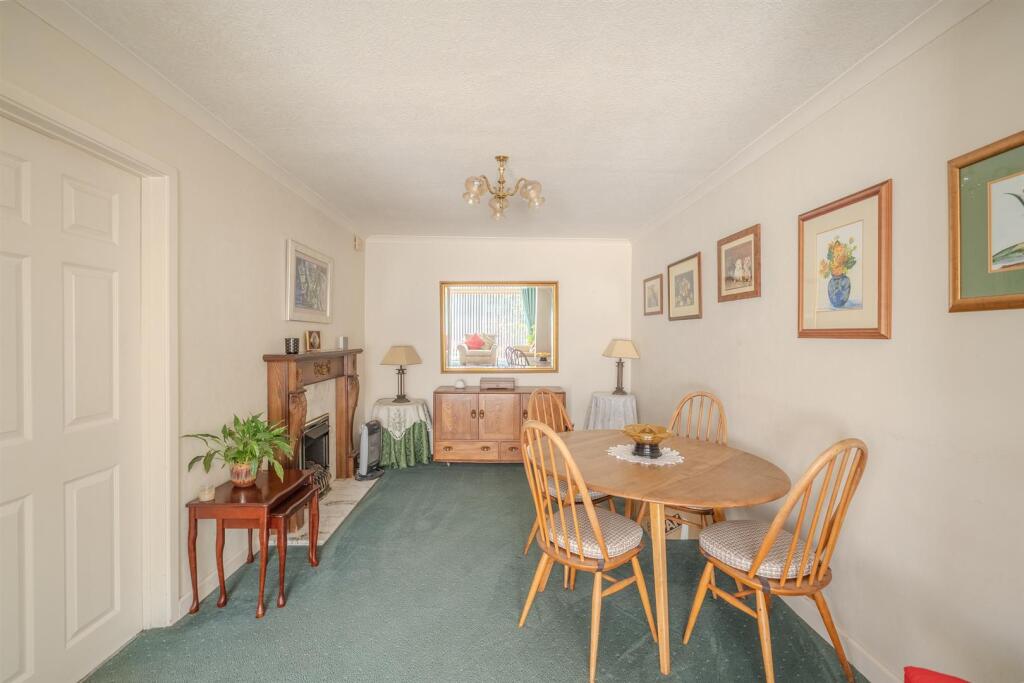 5 Harlech Close-14.jpg