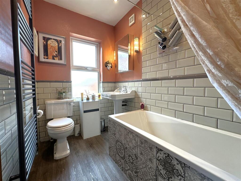 Attractive Bathroom 245