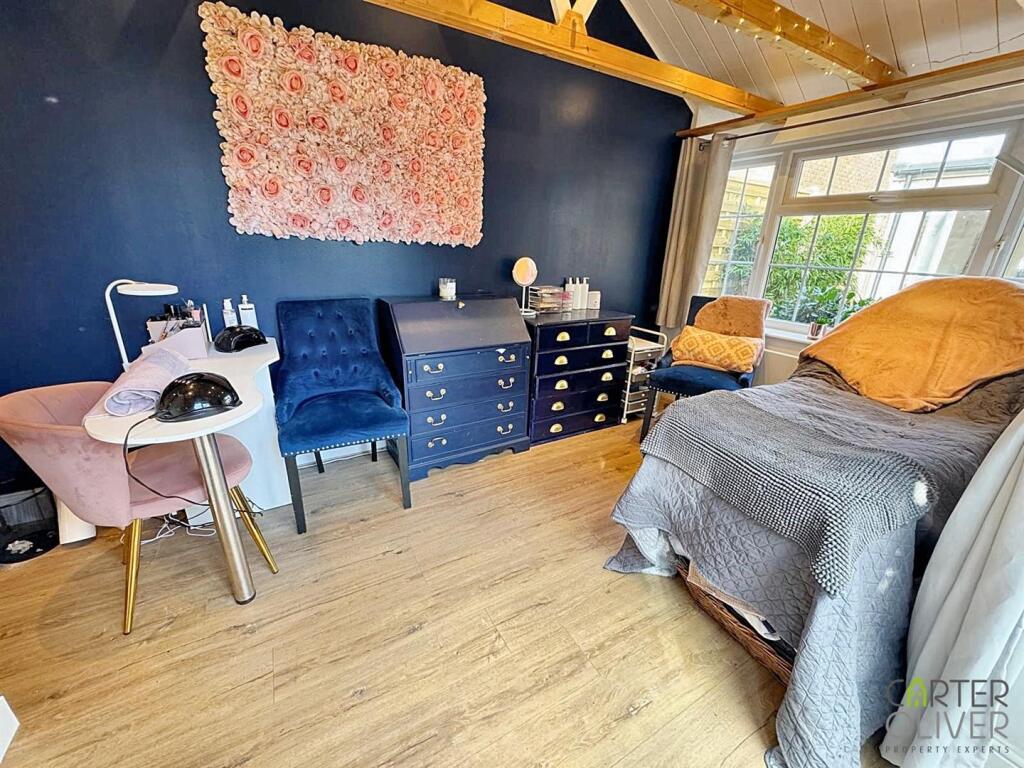 STUDIO / HOME OFFICE