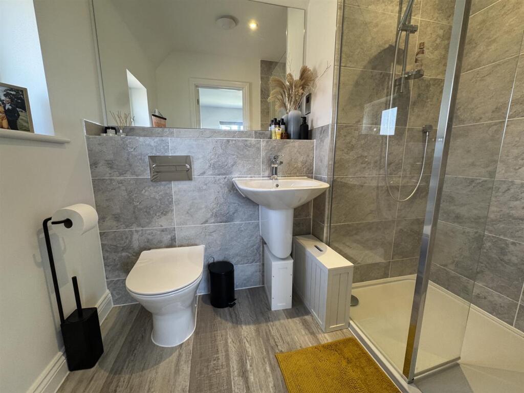 Bedroom 2 Ensuite