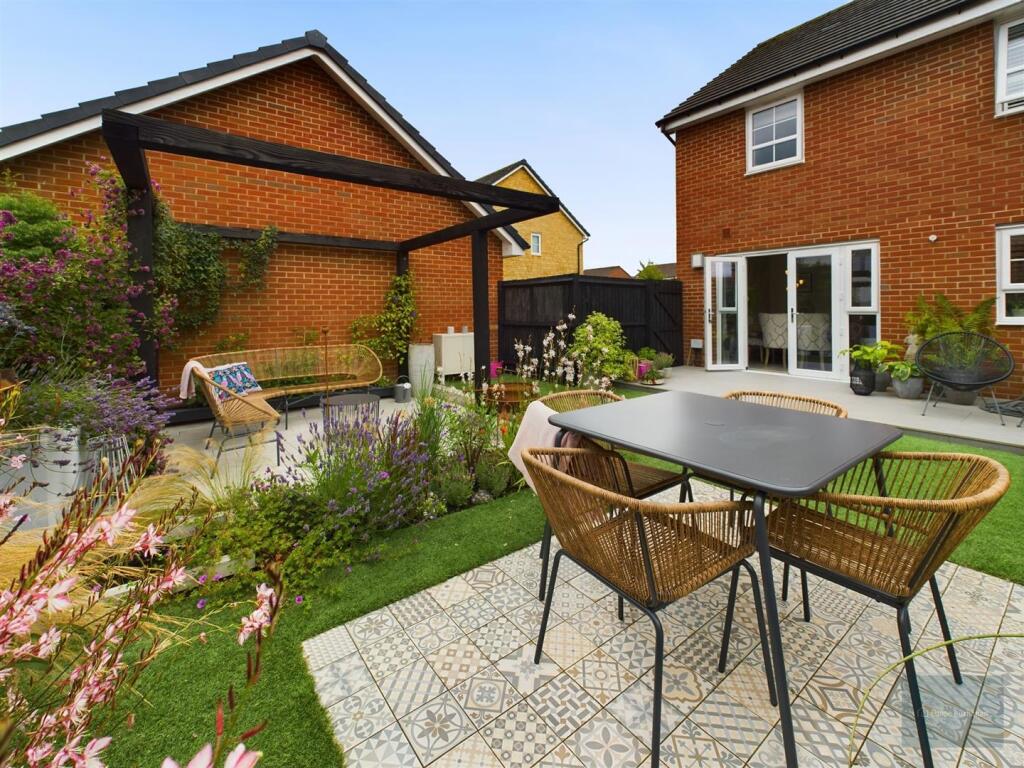 CAM02558G0-PR0203-ST