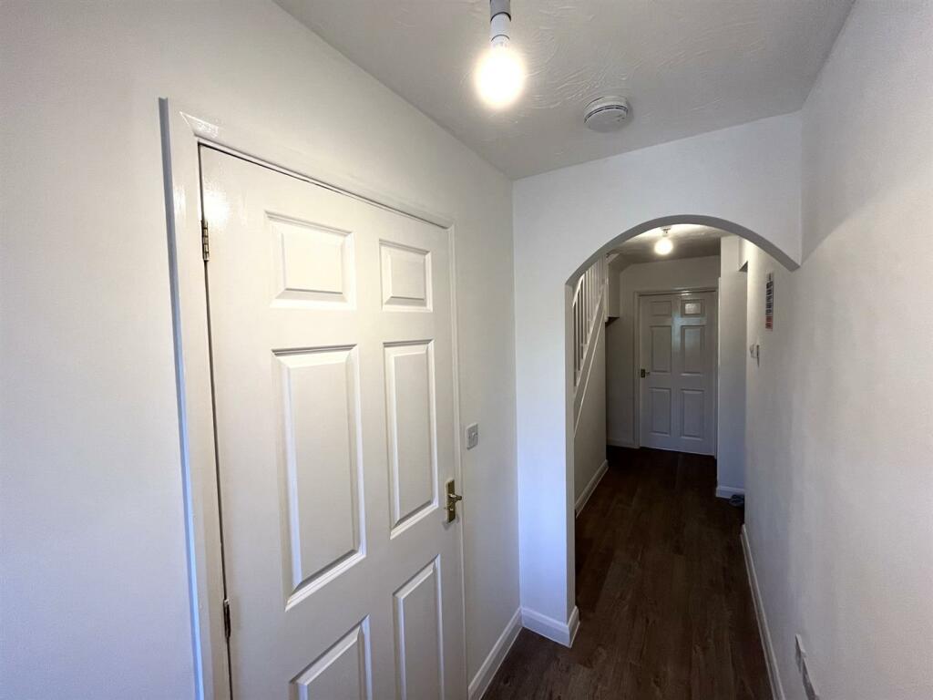 Rodyard Way, Parkside Entrance, Hallway .jpeg