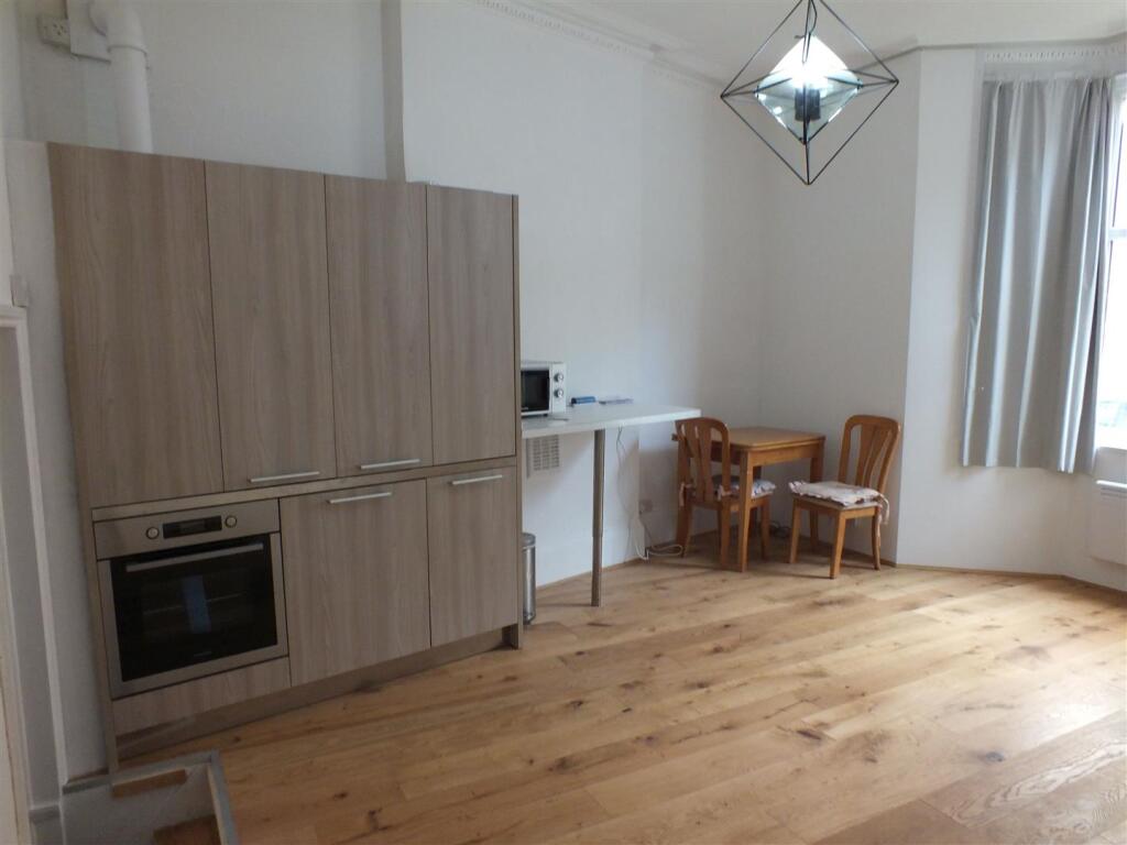 closed kitchen unit.jpg