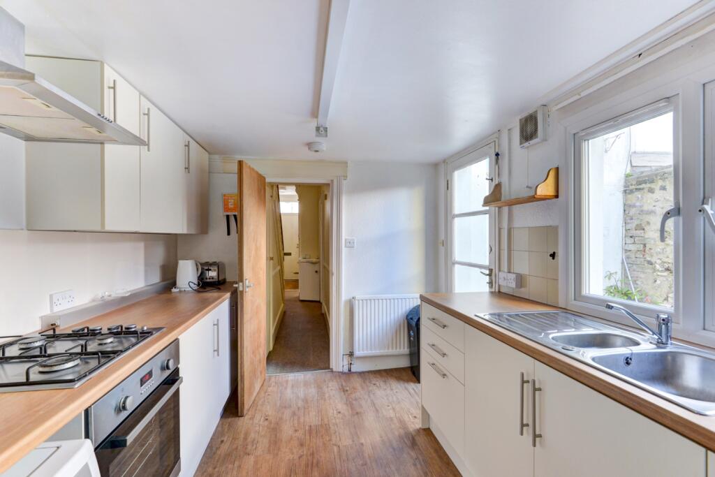 8 DeMontfort Road Kitchen (1)