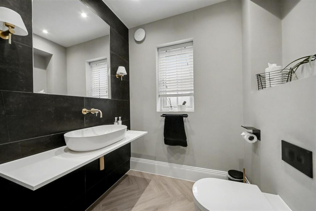 Downstairs WC.jpg