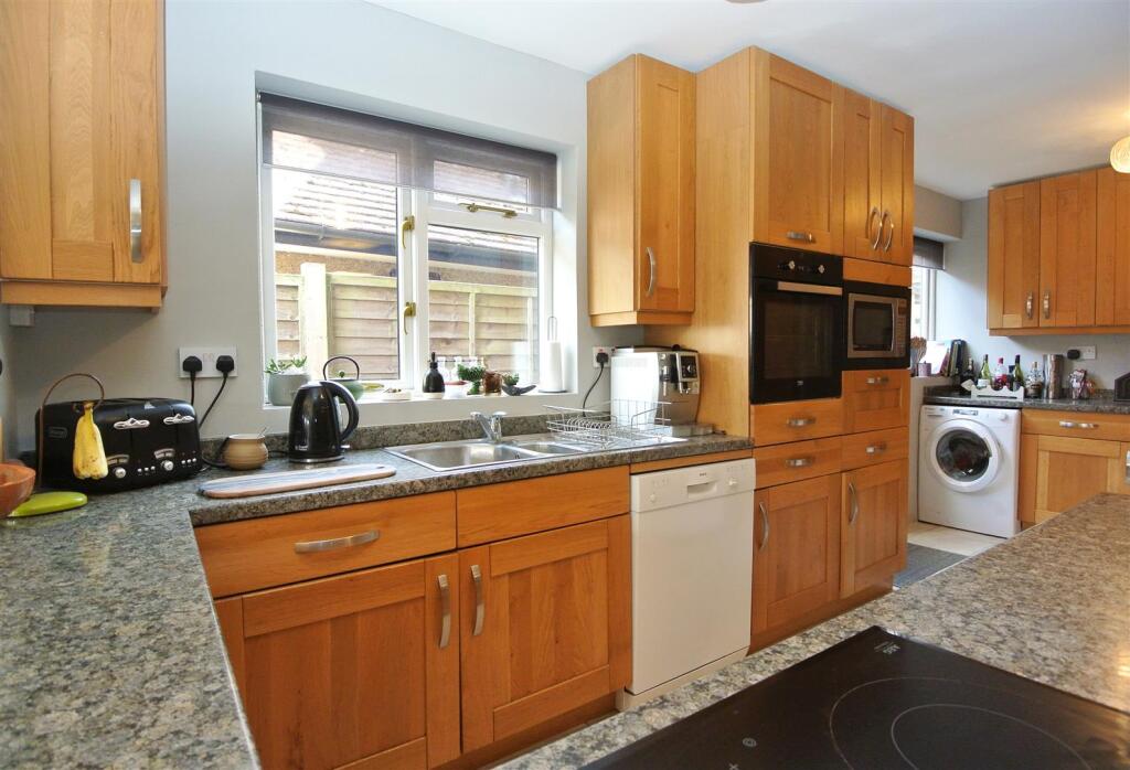 LHR Kitchen1.jpg