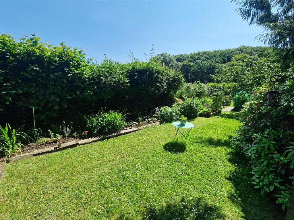 Rear Gardens 2.jpg