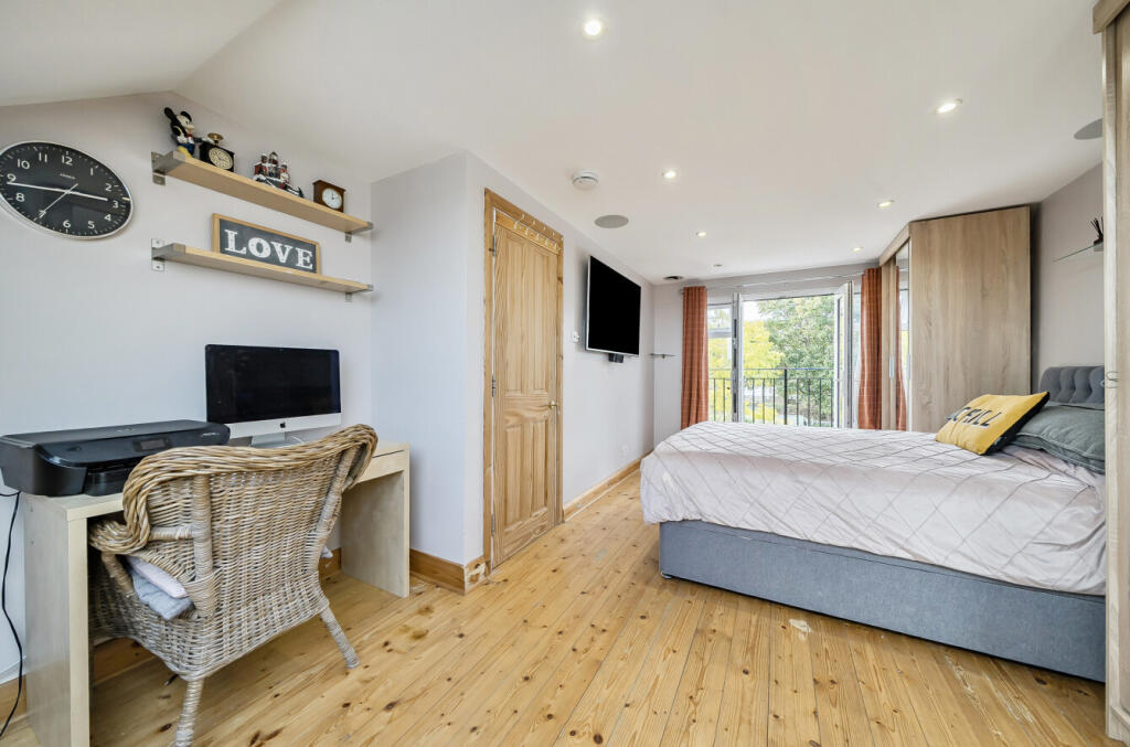 1364739-4-68e7f97...