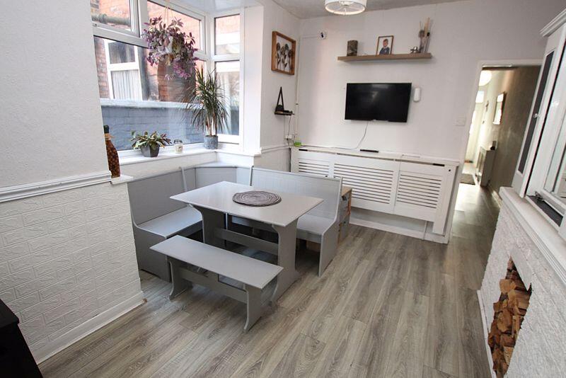 Dining area to kitchen
