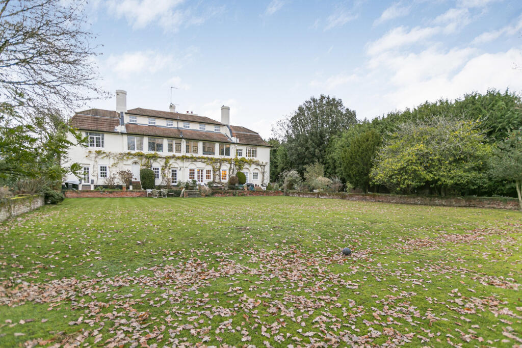 Roberts Way, Englefield Green, Egham, Surrey, TW20