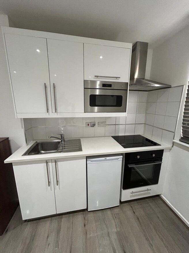blenheim-gardens-nw2-4nt-981751