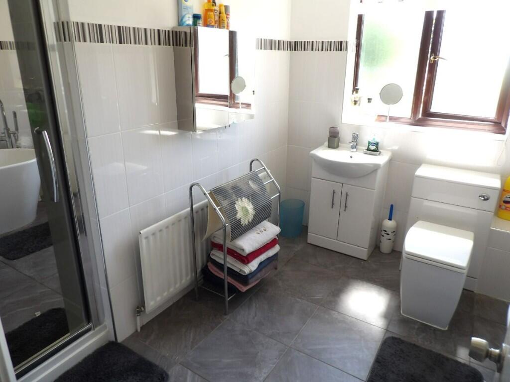 BATH &amp; SHOWER ROOM