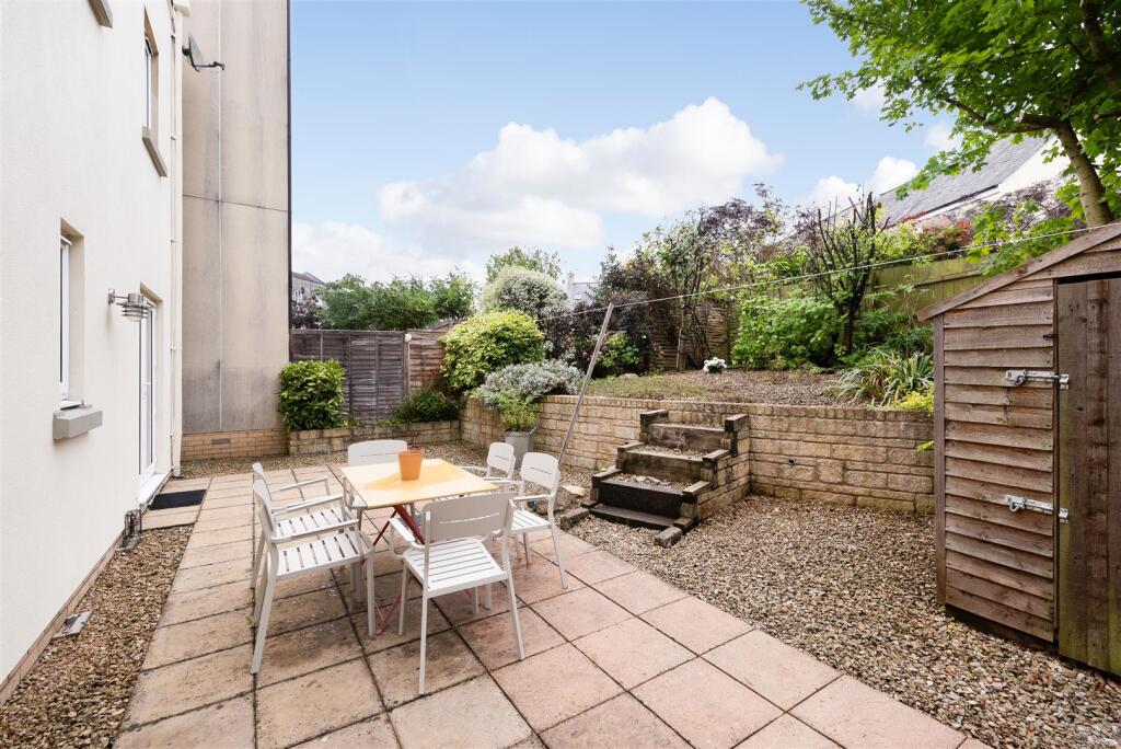 8 Middlewood Close-22.jpg