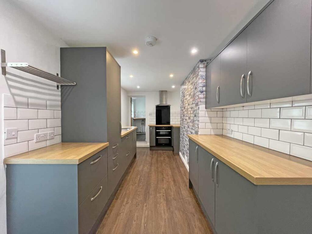 Hotham Place 15 Kitchen Front...jpg