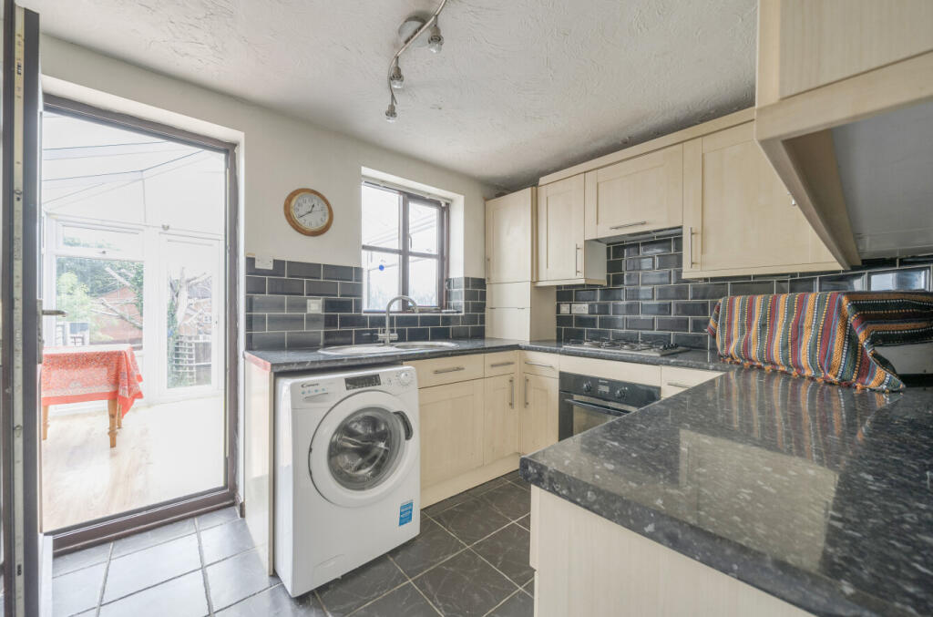 1301761-17-6846d2...