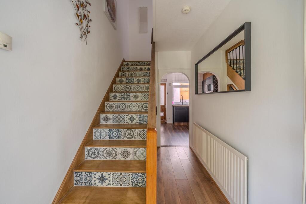 6 Canberra Close-7.jpg