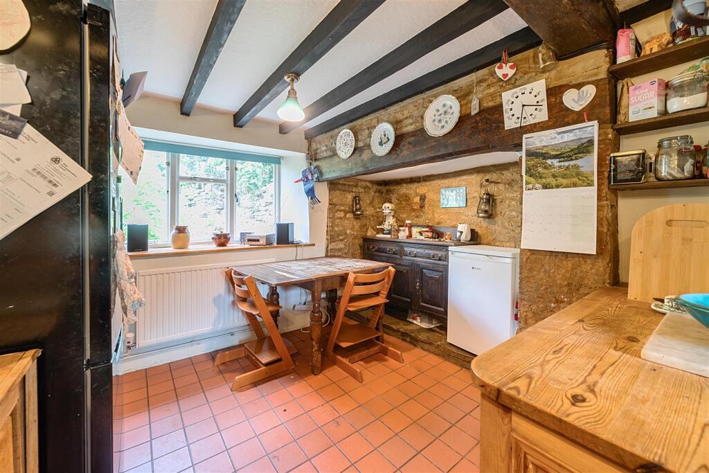 9 High Street, Blisworth (24).jpg