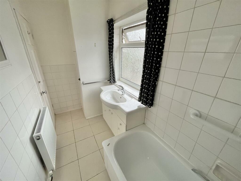 Family Bathroom 2