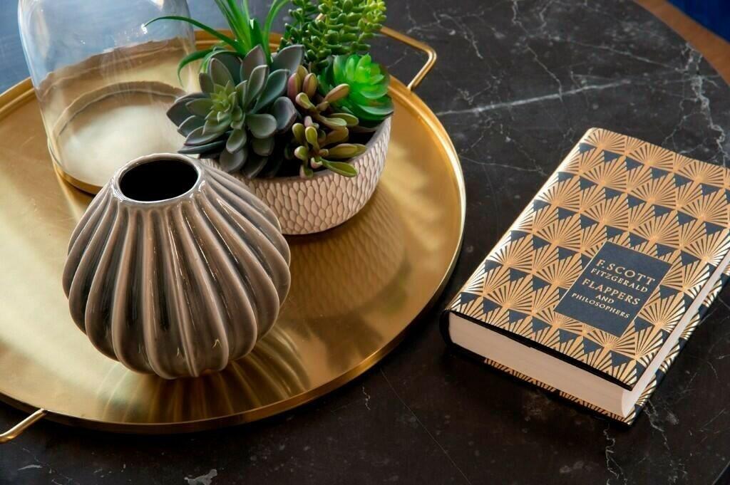 COFFEE TABLE DISPLAY