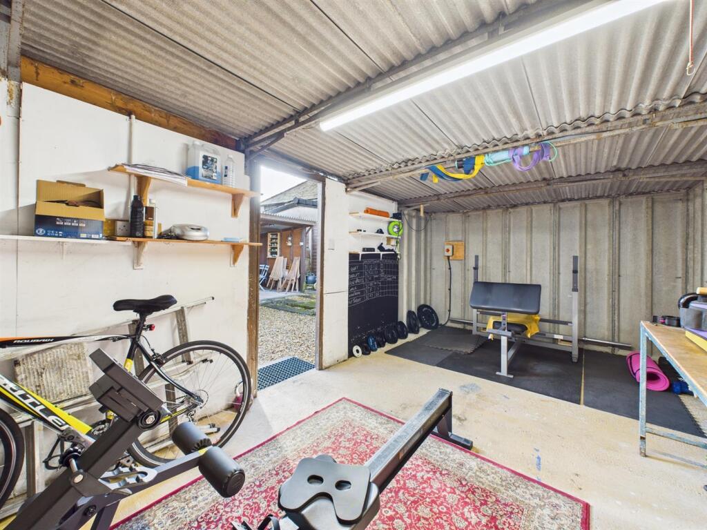 Garage/Gym
