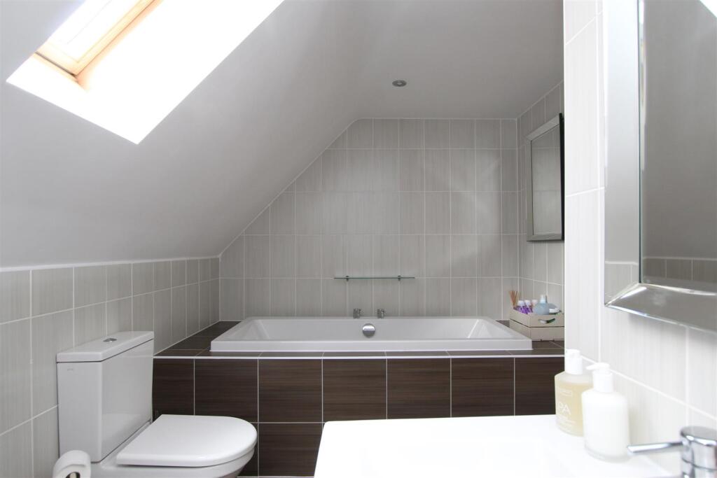 Bathroom - b.JPG