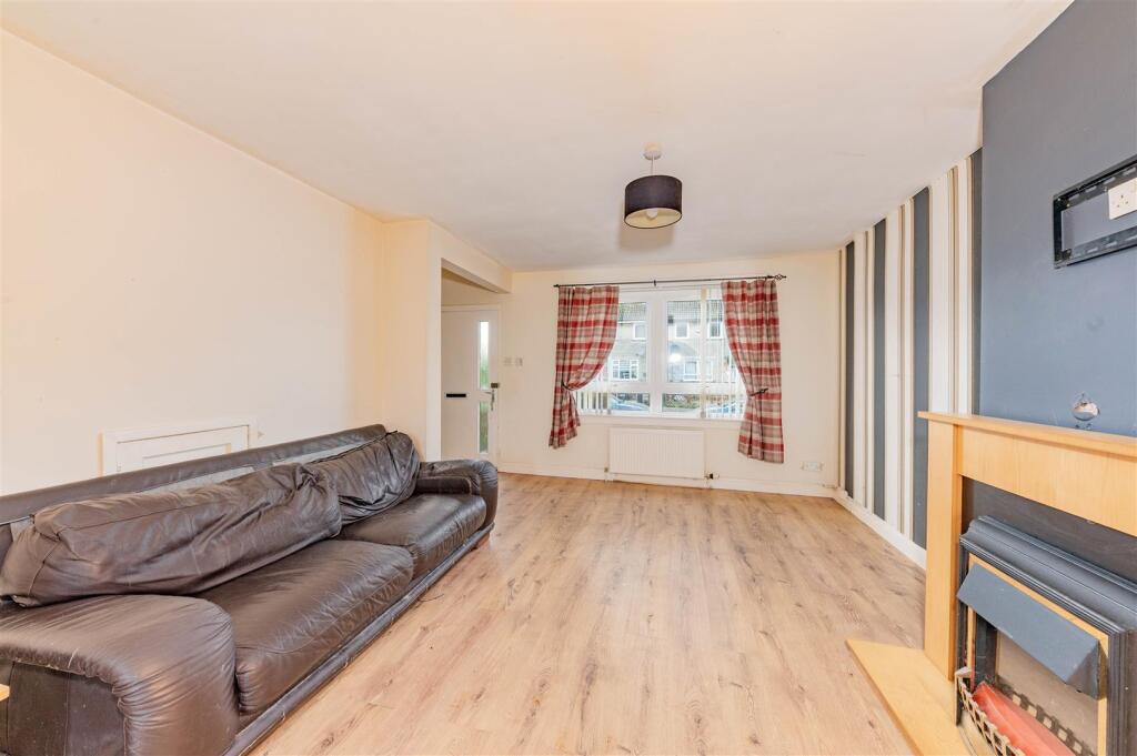 27 Balmoral Avenue Dundee-9.JPG