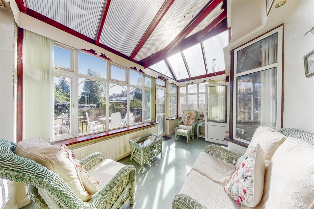 210 Carlton Avenue West - 0keaL6cdp3vC24XB3CiZ.jpg