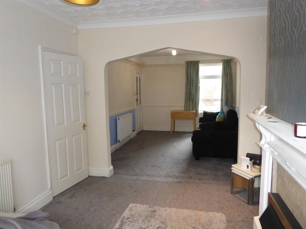 Lounge / Dining