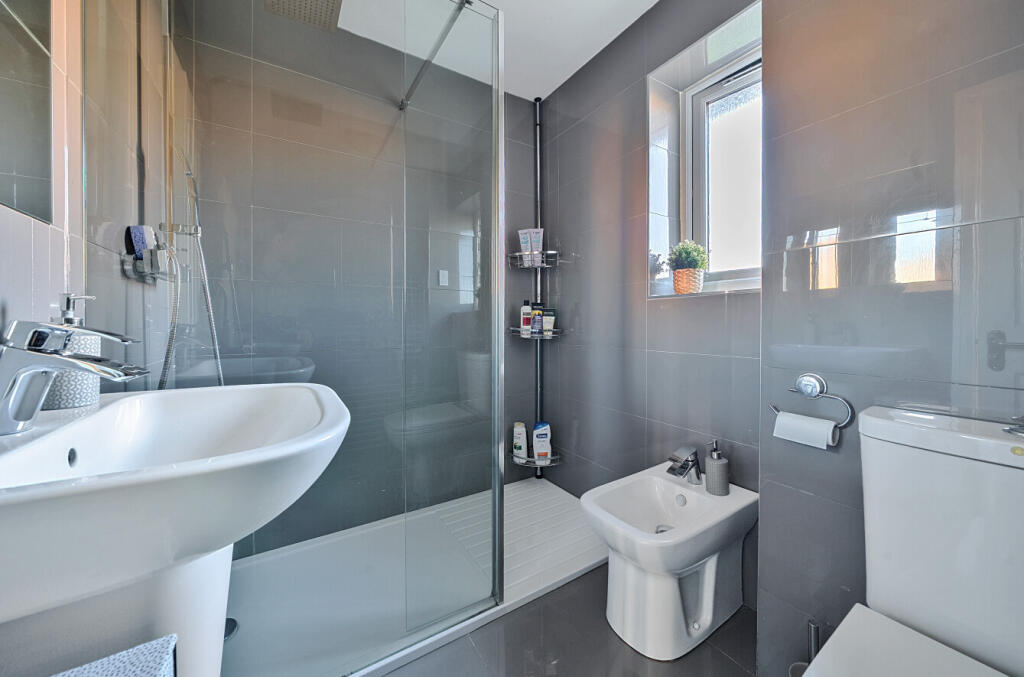 13890761769454d4c91bdaarw1