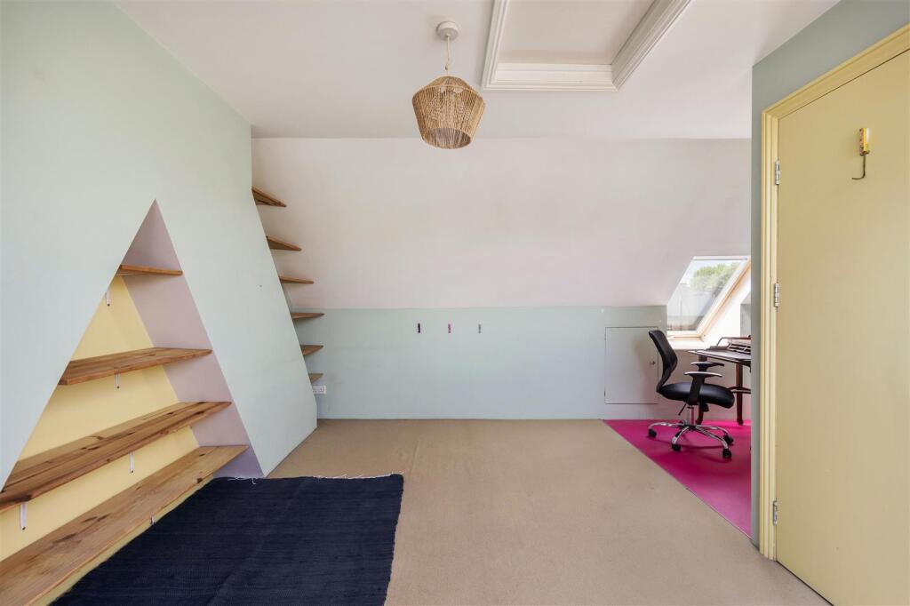 Pretoria Avenue, E17