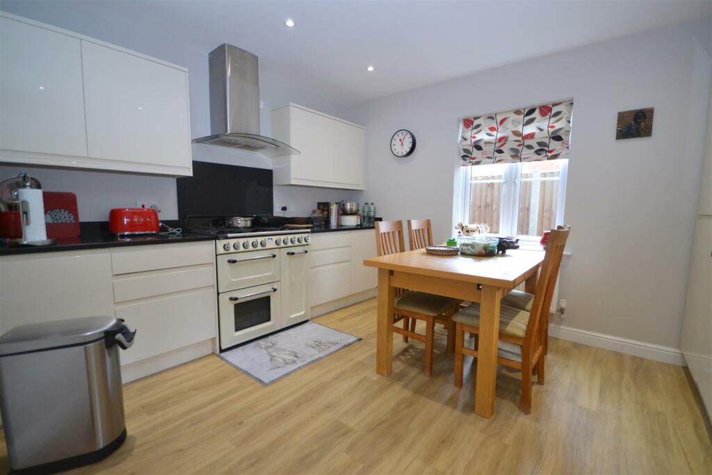 Kitchen/Breakfast Room