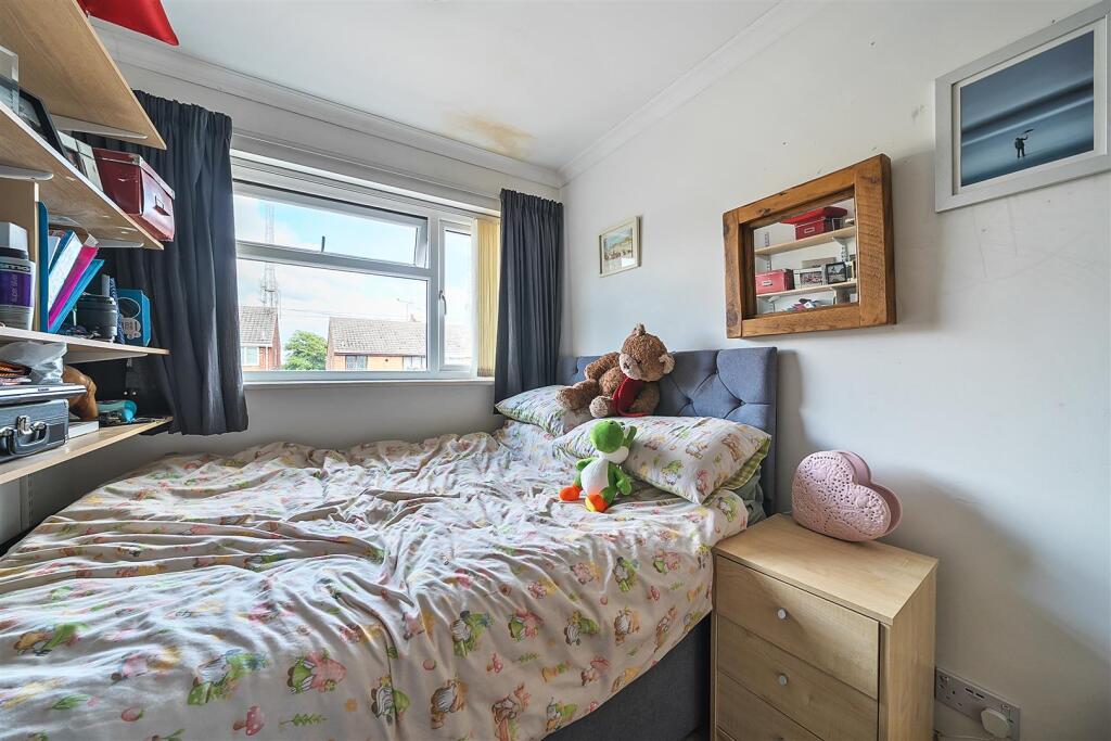 13 Wakeford Close, Nuneaton