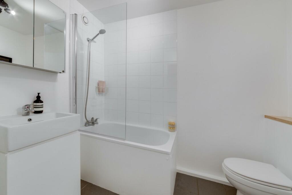 BATHROOM 1.jpg
