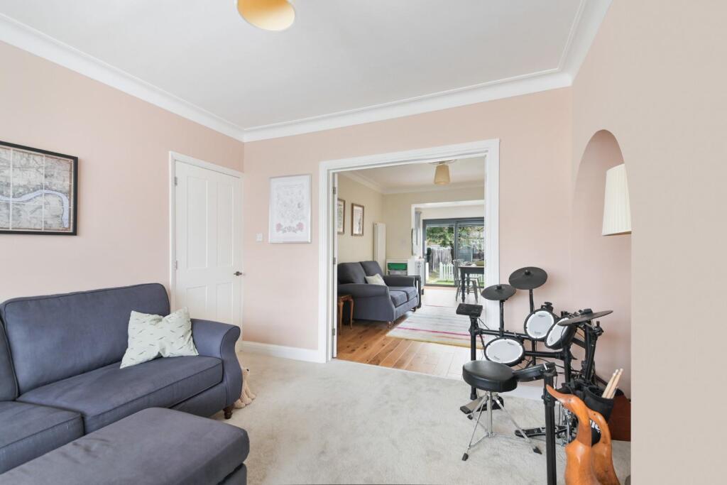 ELMSTEAD GARDENS (13).jpg