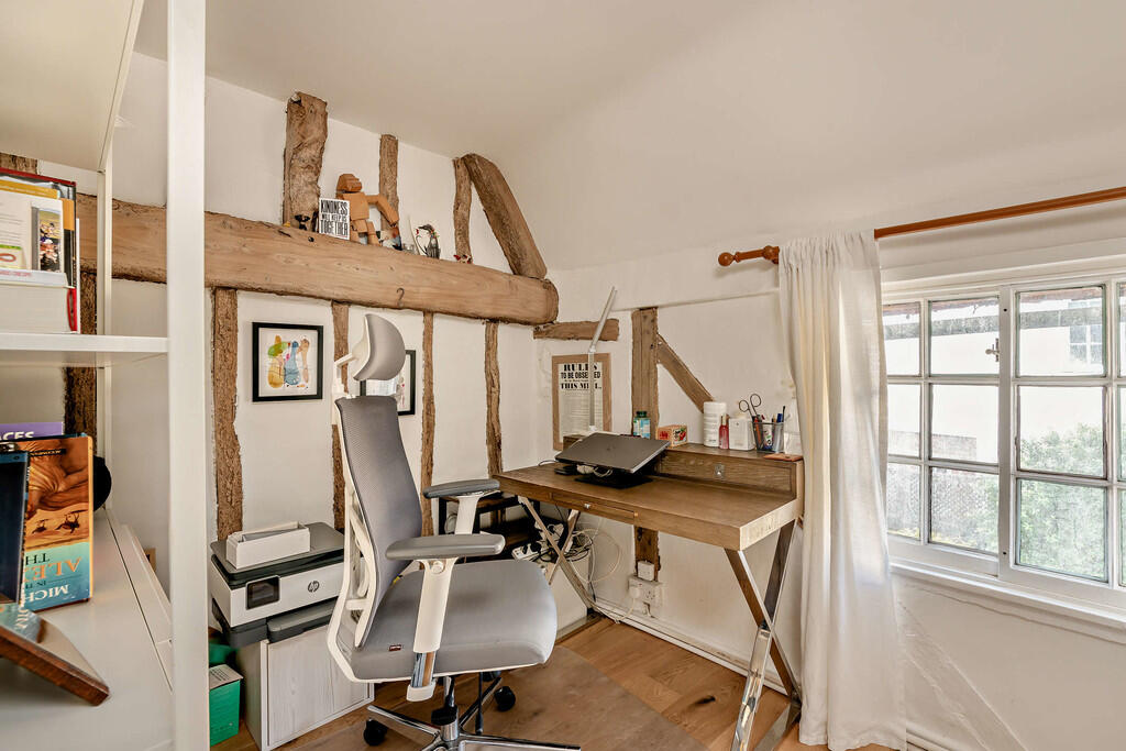 8671665-interior1...