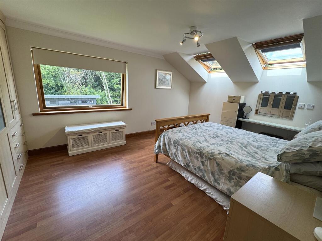 MASTER BEDROOM 2.JPG