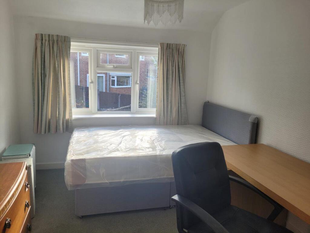 bed2 - Copy.jpg