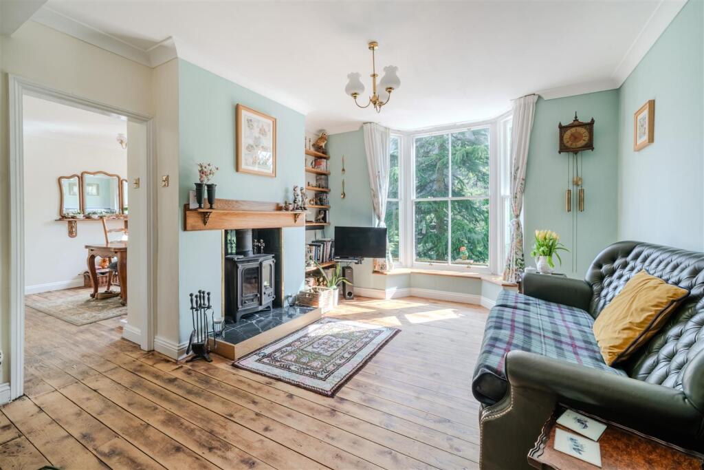 Living Room-4.jpg