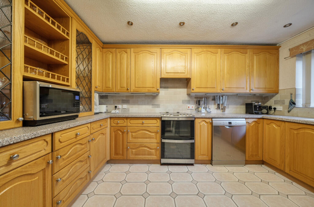 1360690-4-68e6364...