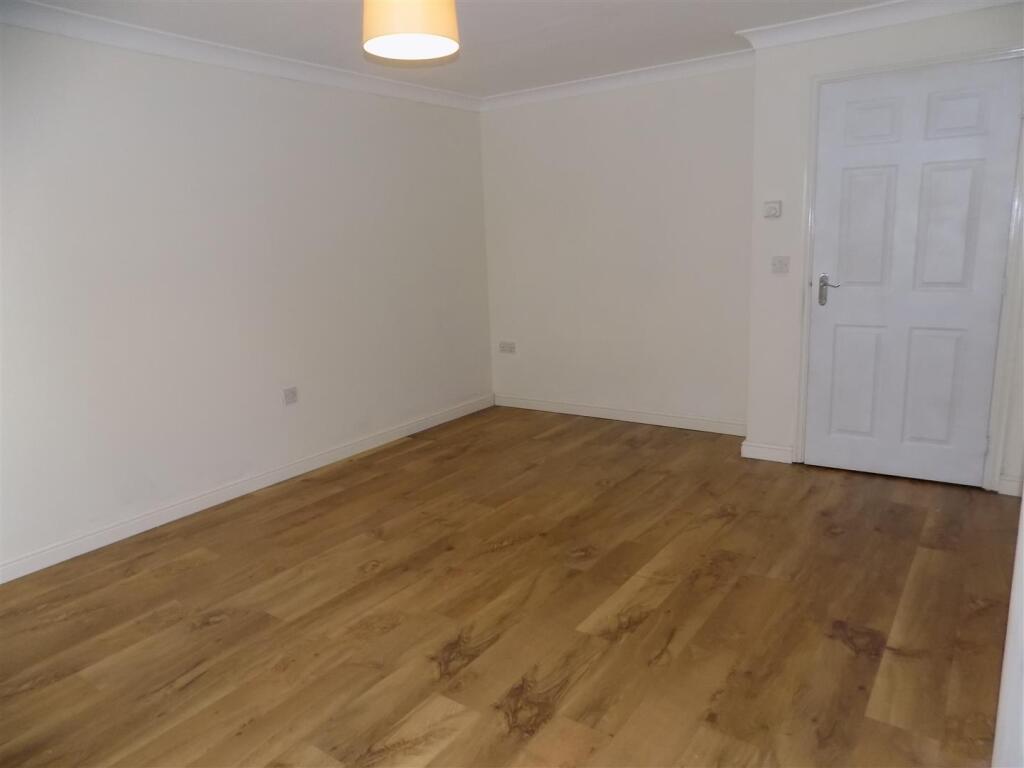 91 Alchester Court - Lounge (1).JPG