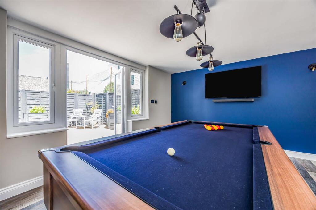 33 Northwood Road, Hilsea-Small-PorticoMarketing-S
