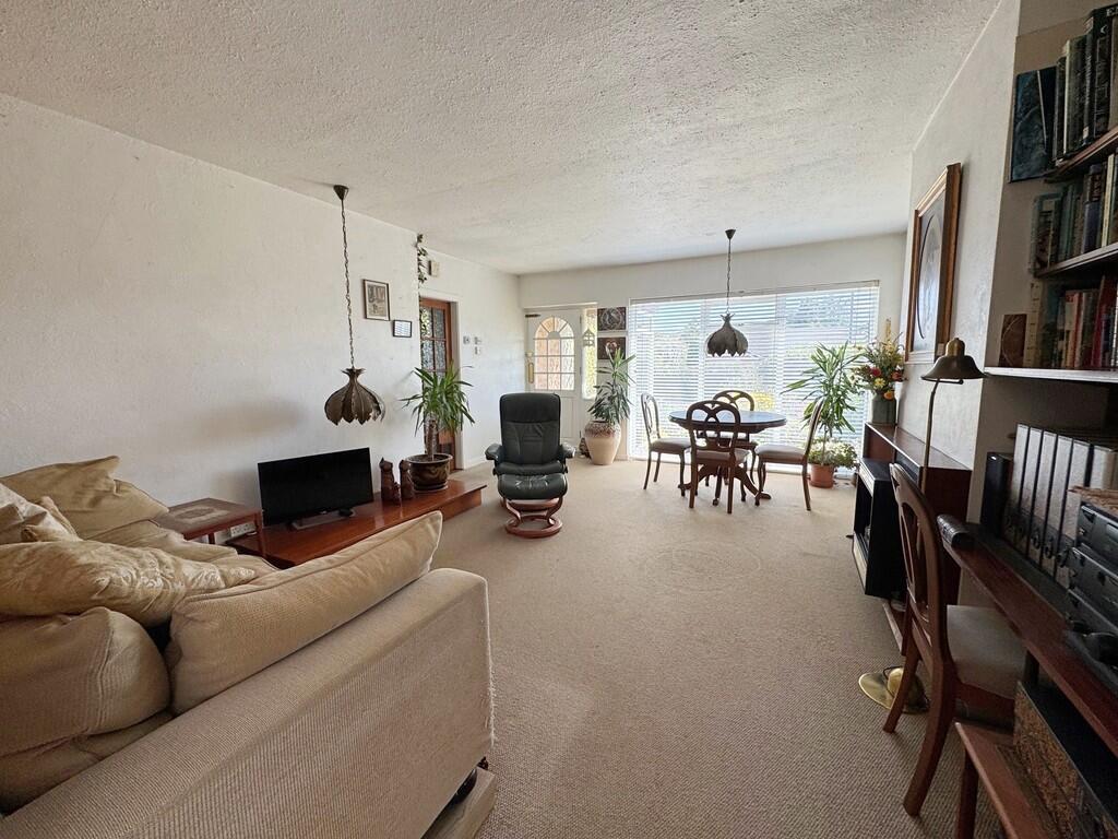 Lounge and Front ...