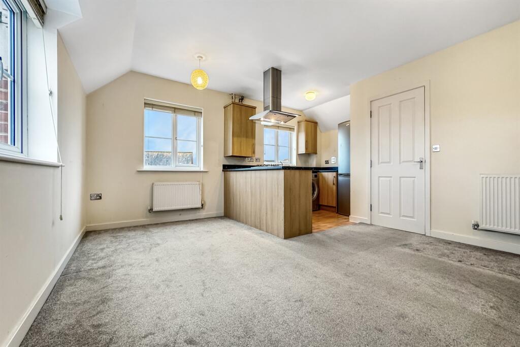 2 bedroom Second Floor Flat in Chichester