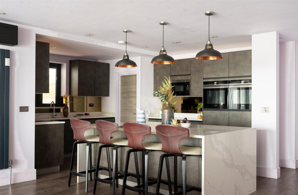 Kitchen/Breakfast Area